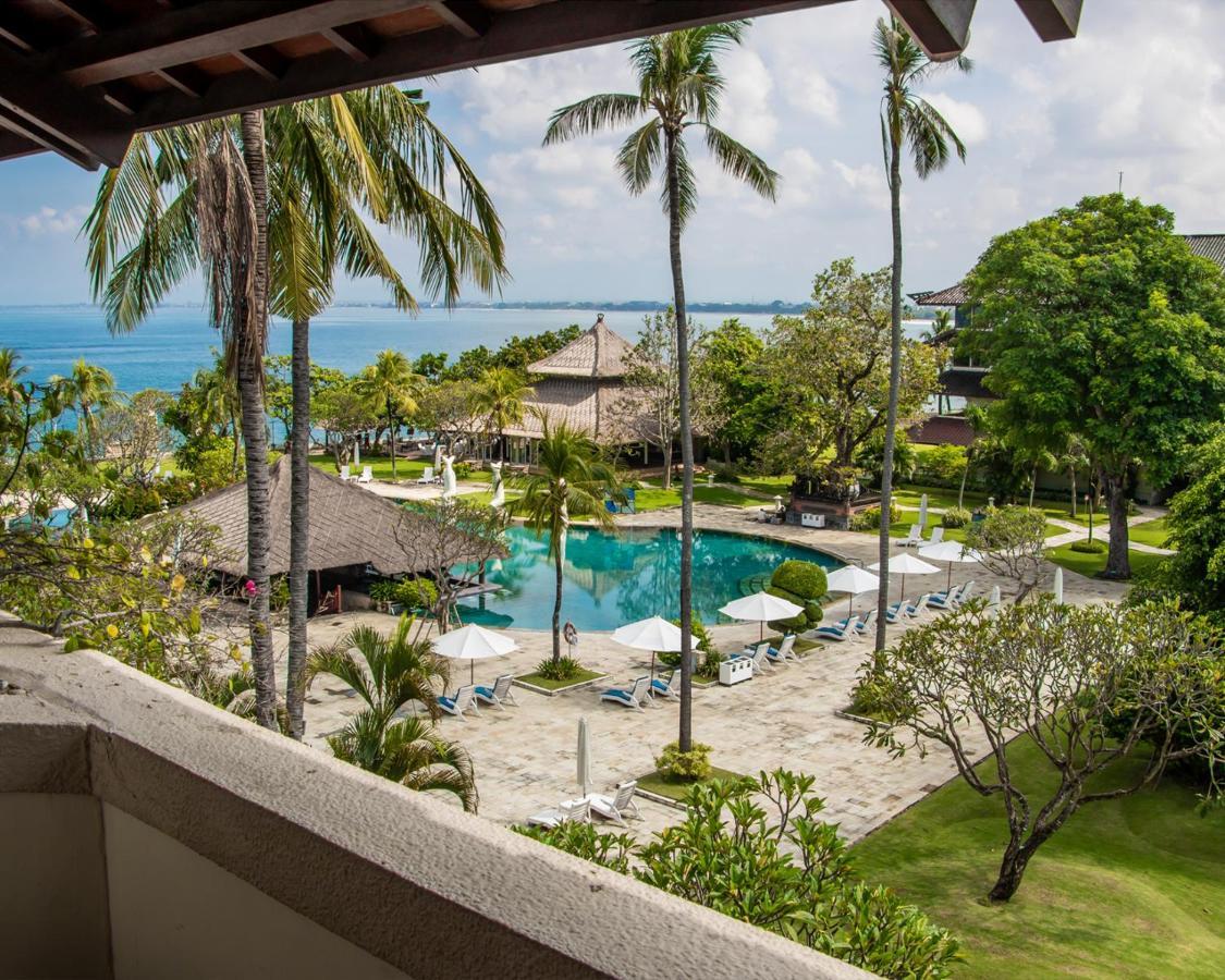 Discovery Kartika Plaza Hotel Kuta  Ngoại thất bức ảnh The pool at the resort