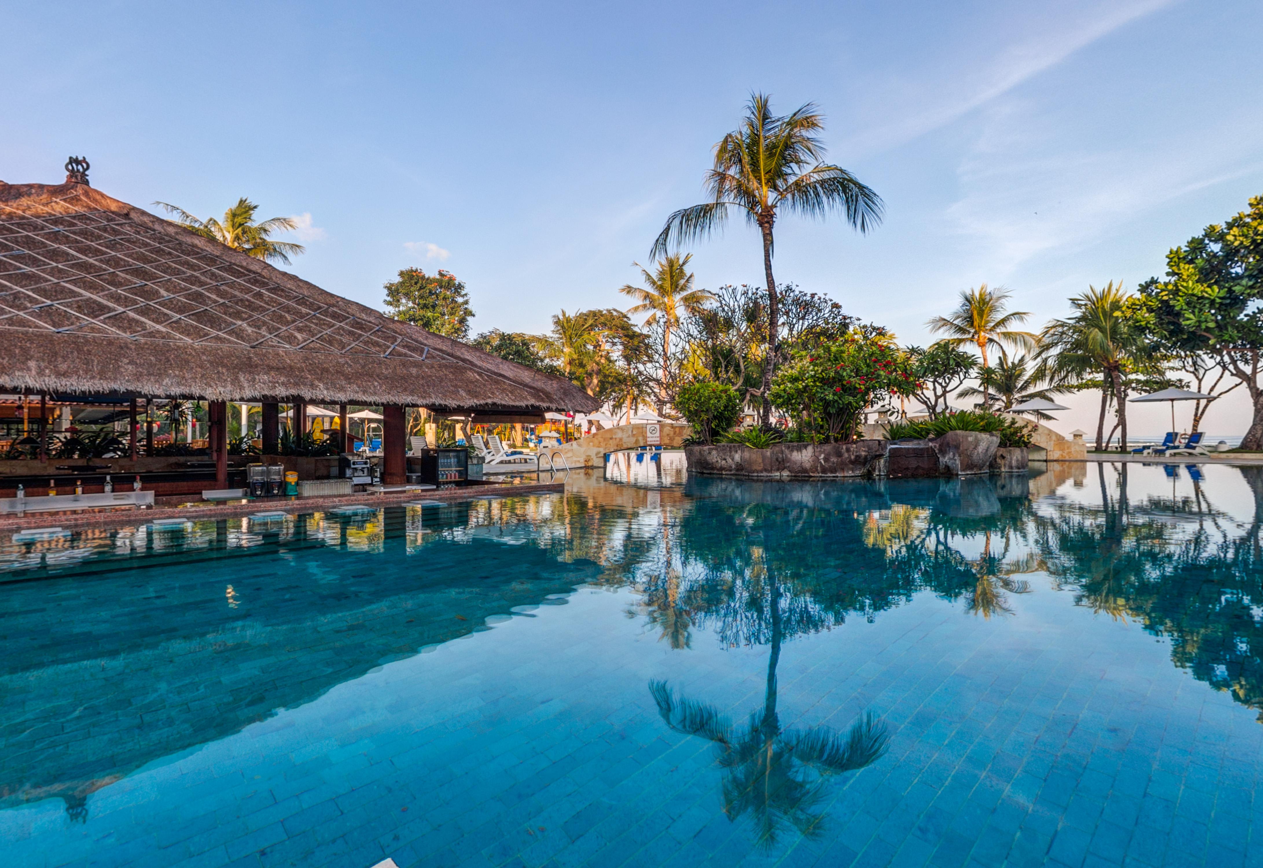 Discovery Kartika Plaza Hotel Kuta  Ngoại thất bức ảnh The pool at the resort