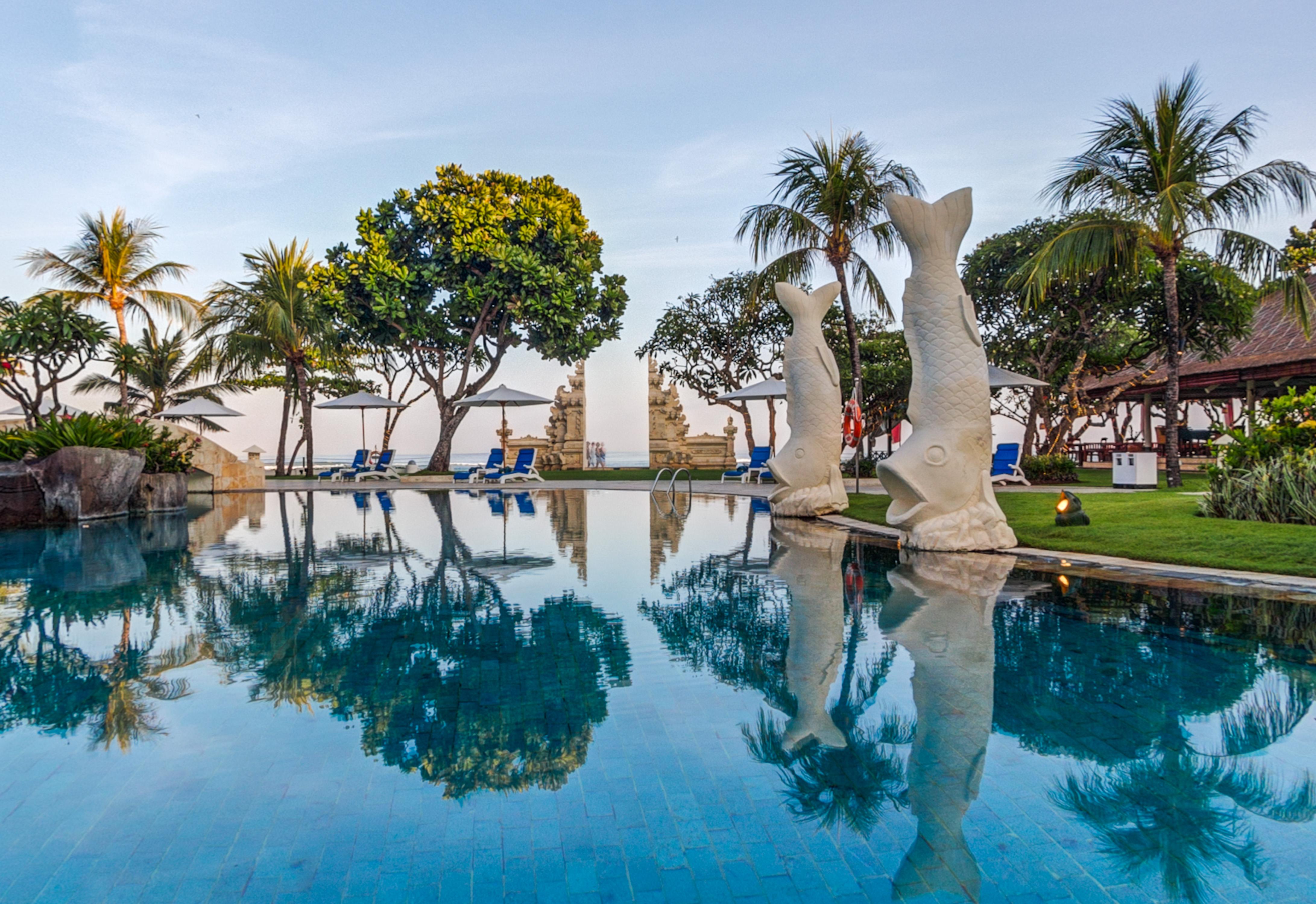 Discovery Kartika Plaza Hotel Kuta  Ngoại thất bức ảnh The swimming pool at the resort
