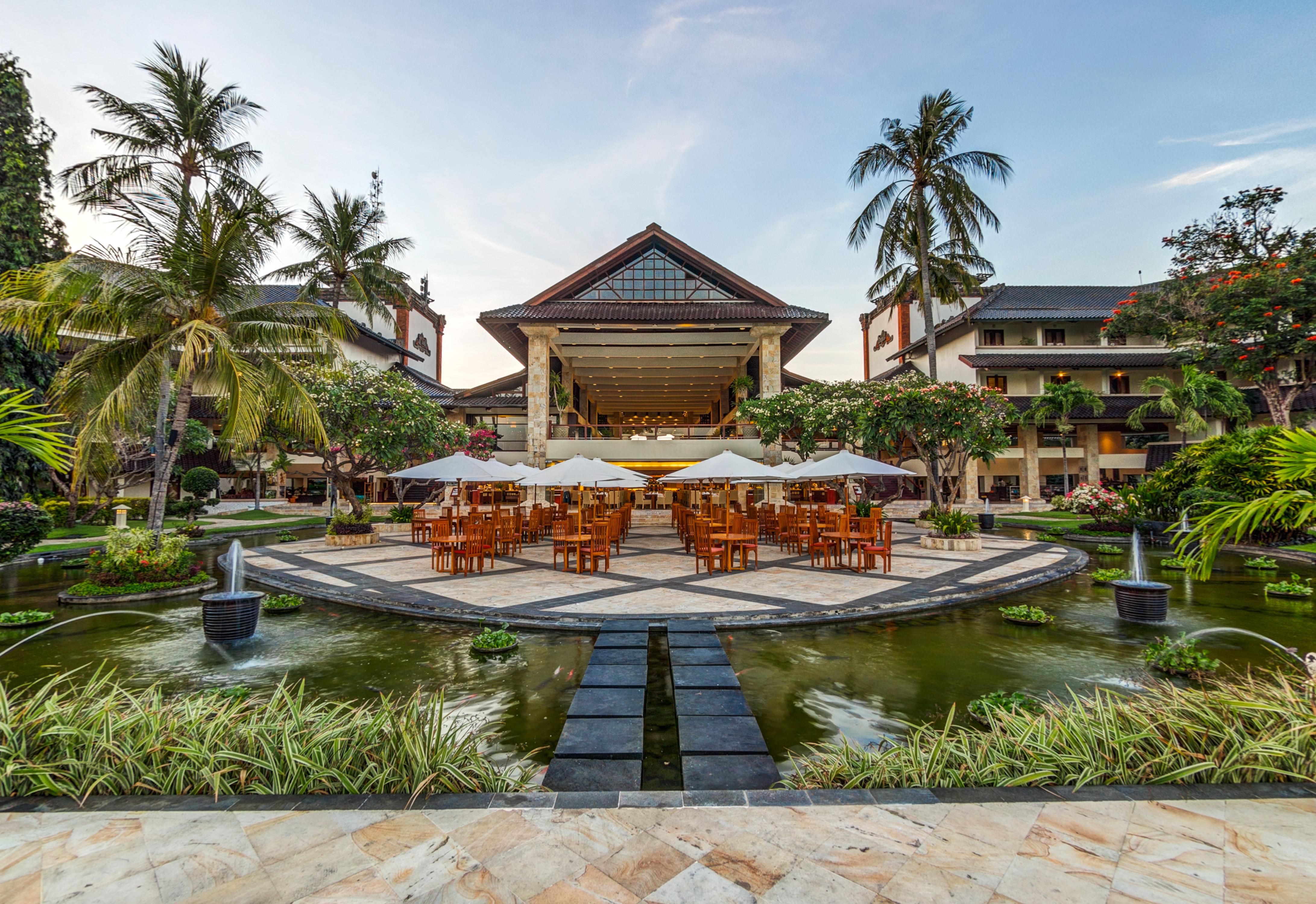 Discovery Kartika Plaza Hotel Kuta  Ngoại thất bức ảnh The lobby of the resort