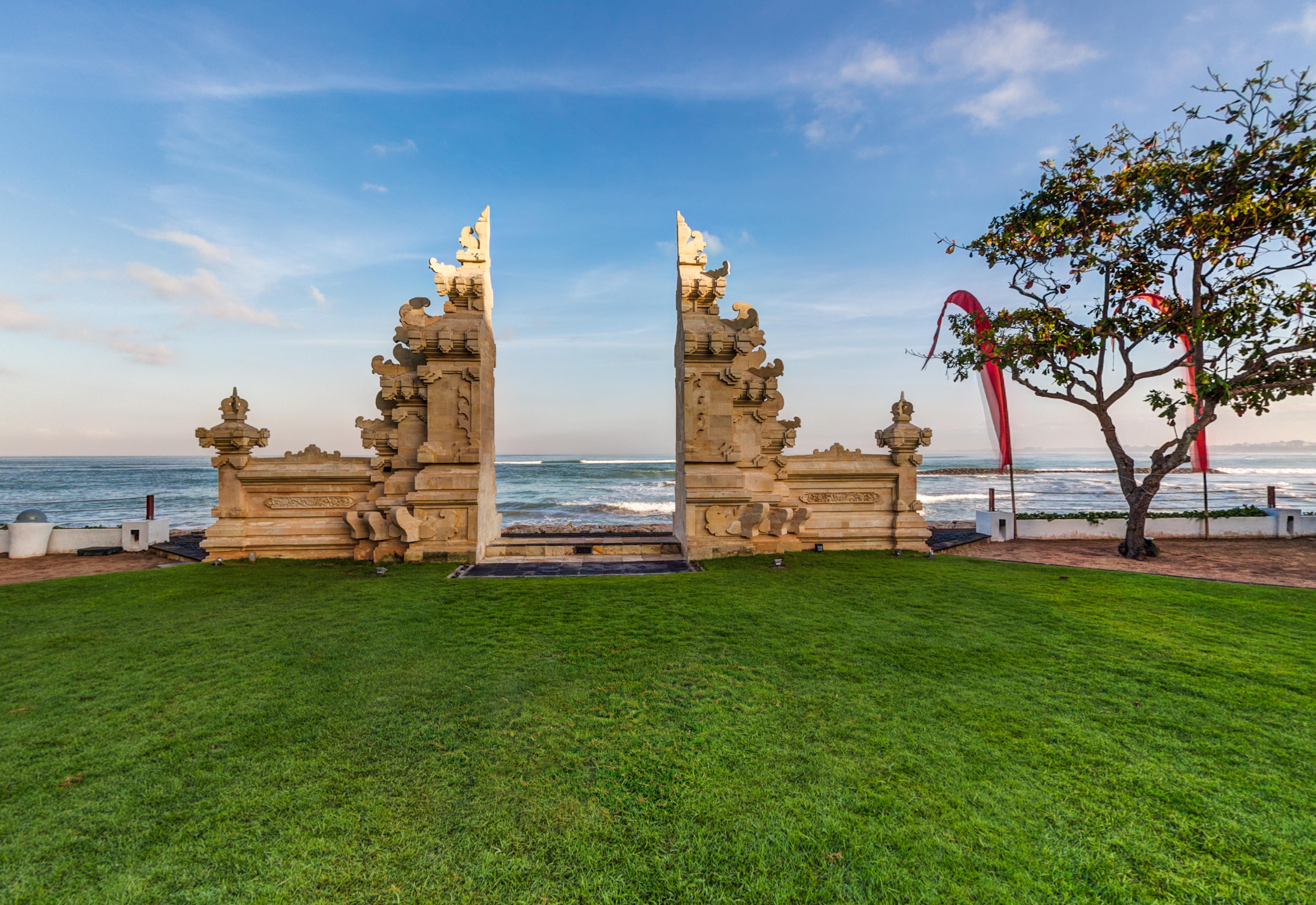 Discovery Kartika Plaza Hotel Kuta  Ngoại thất bức ảnh The gate of Pura Balun Temple