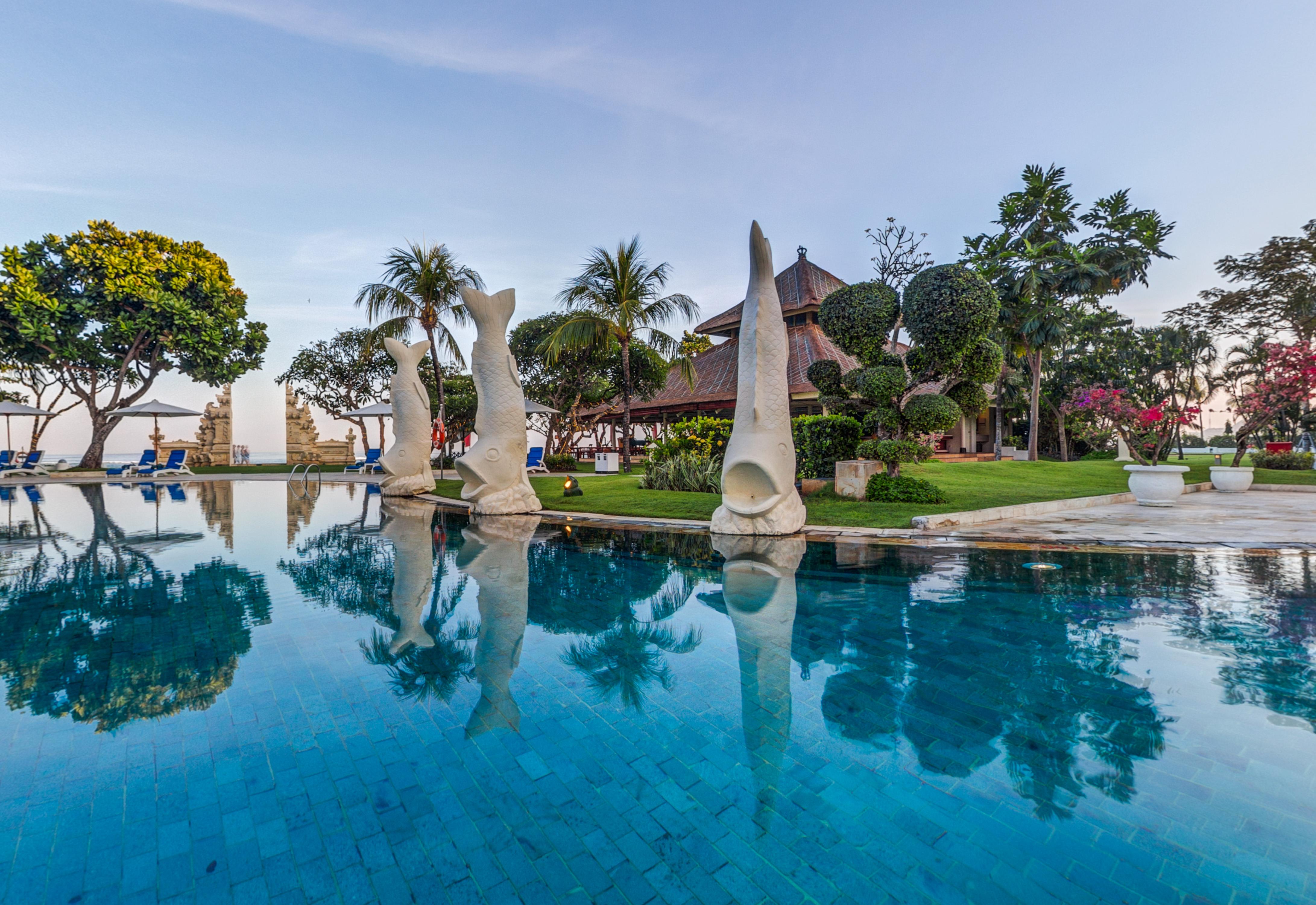 Discovery Kartika Plaza Hotel Kuta  Ngoại thất bức ảnh The swimming pool at the resort