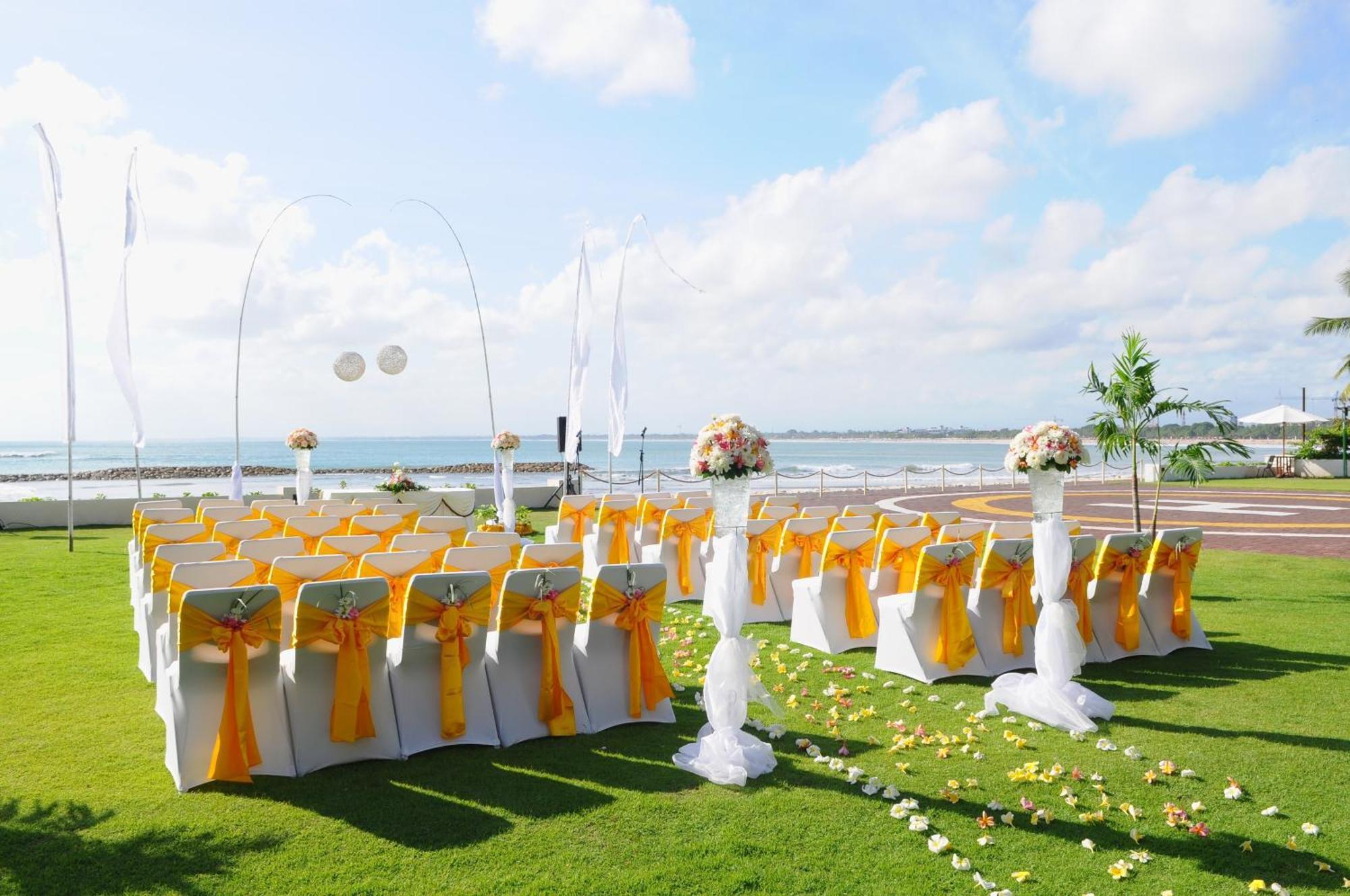Discovery Kartika Plaza Hotel Kuta  Ngoại thất bức ảnh The lawn at the Royal Adelaide Hospital